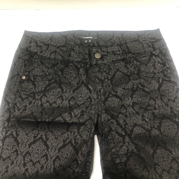 Damask Print Black Pants
New Without Tags - Picture 1 of 5